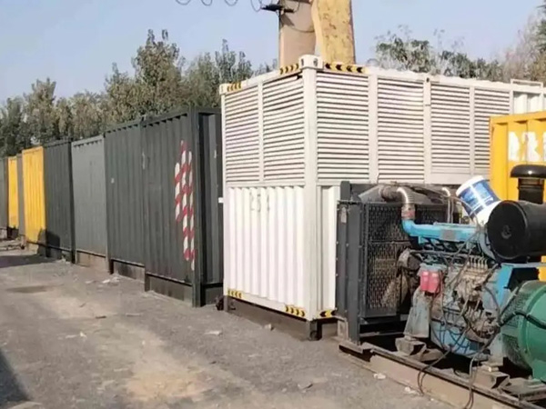 杨市办事处200KW柴油发电机机组每小时油耗是多少？